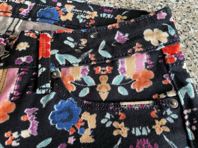 Levi’s Jeans W25 L 32 Demi curve Skinny