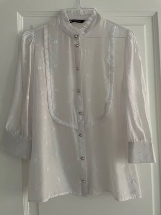 Blusa Zara de lunares y botones joya