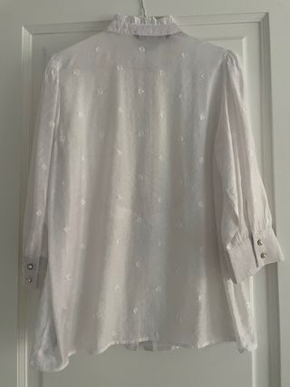 Blusa Zara de lunares y botones joya