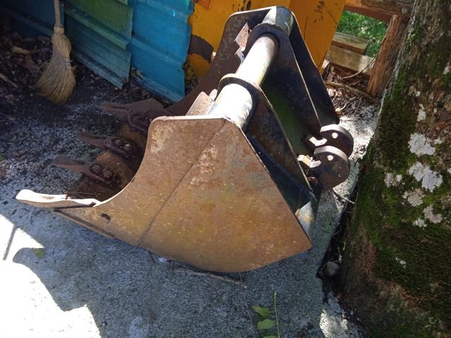 Se vende cazo para excavadora mini retro