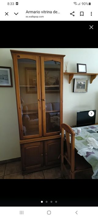 Mueble de salón en madera de pino.