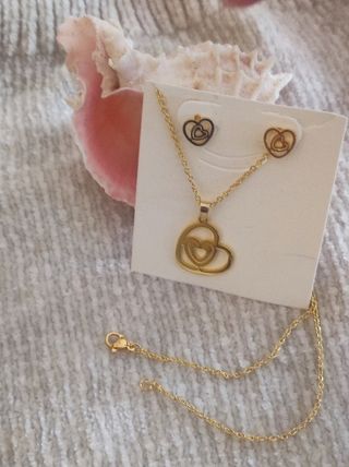 Collar y pendientes de corazón