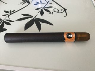 Bottiglie di profumo vuote.