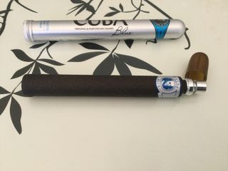 Bottiglie di profumo vuote.