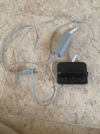 Nintendo Wii U con gamepad y mando a distancia.