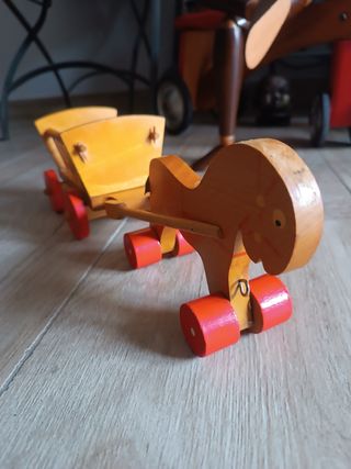 Carreta con caballo antigua