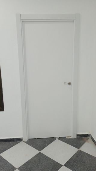 Montador puertas de paso