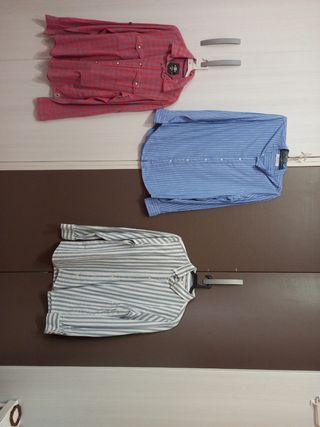 Camisas  de chico cada  una 3€.