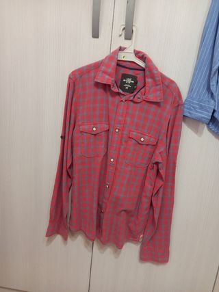 Camisas  de chico cada  una 3€.