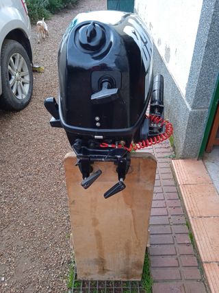 motor de barca y barca