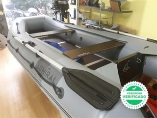 motor de barca y barca