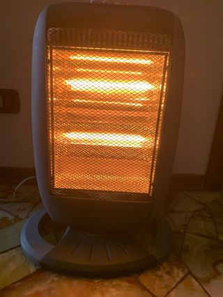 Stufa alogena oscillante