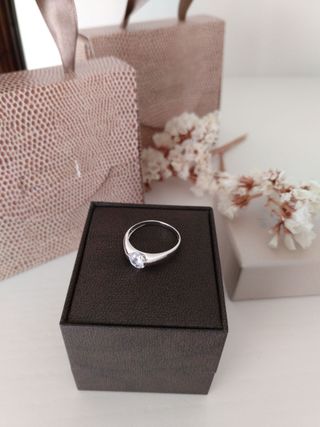 Anillo oro blanco 750 mm., solitario circonita 