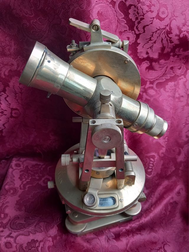 TEODOLITO EN BRONCE TOPOGRAFO