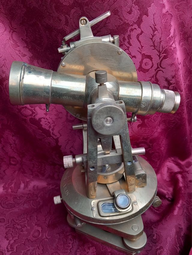 TEODOLITO EN BRONCE TOPOGRAFO