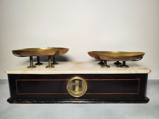 Báscula de farmacia antigua