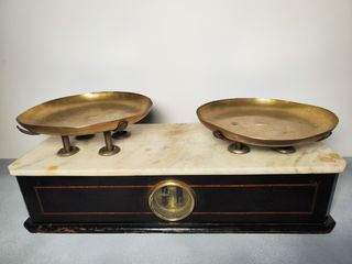 Báscula de farmacia antigua