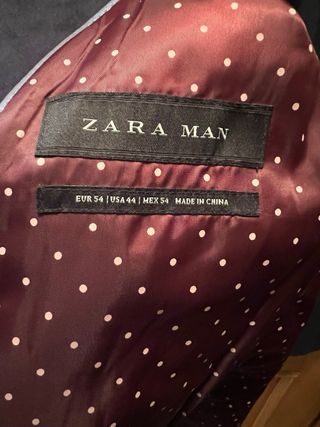 Americana Blazer azul Zara, piel melocotón