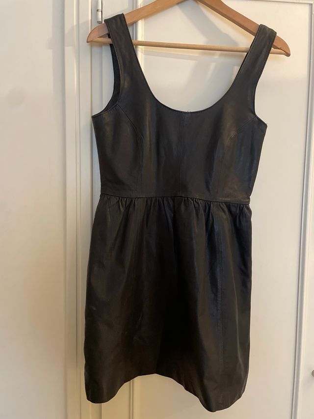 Vestido cuero negro Zara corto