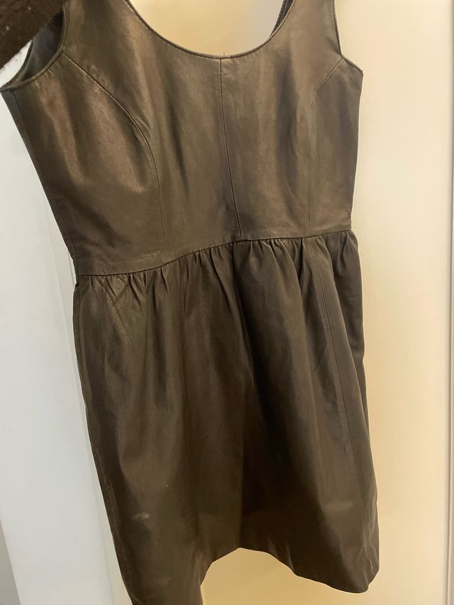 Vestido cuero negro Zara corto