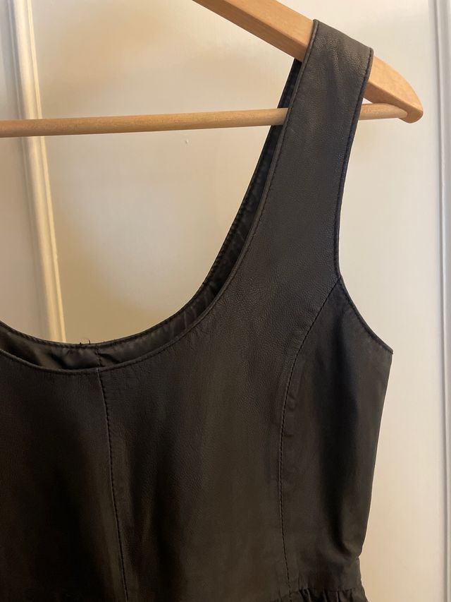 Vestido cuero negro Zara corto