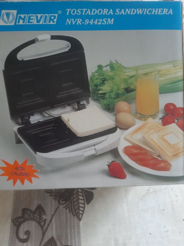 Sandwichera Nevir 650 w bajo