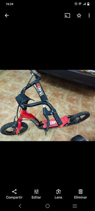 Patinete con ruedas neumáticas