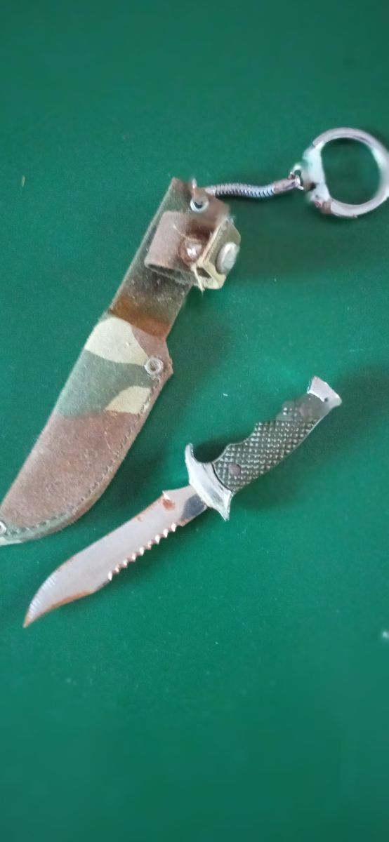 Llavero militar con su funda de camuflaje