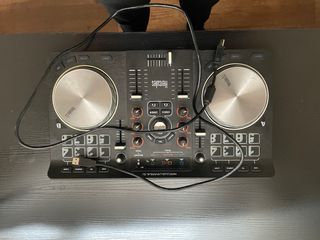 Mesa de Mezclas Hercules Universal DJ