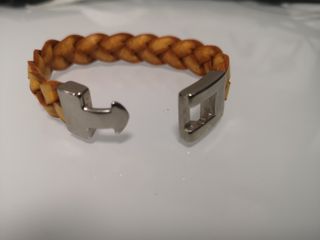 Pulsera de cuero trenzada hecha a mano con cierre