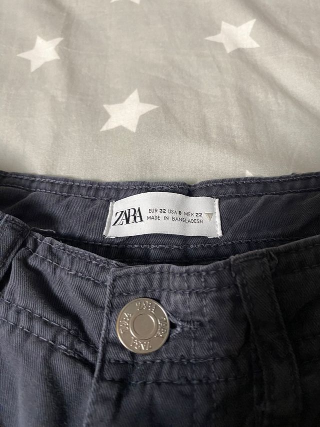 Pantalón cargo Zara