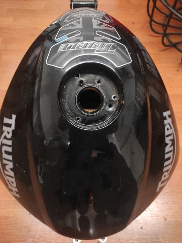 Depósito Triumph street triple