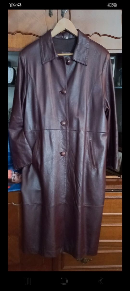 Abrigo de cuero granate