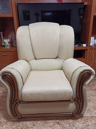 Sofá de tres plazas + 2 Sillones Beige