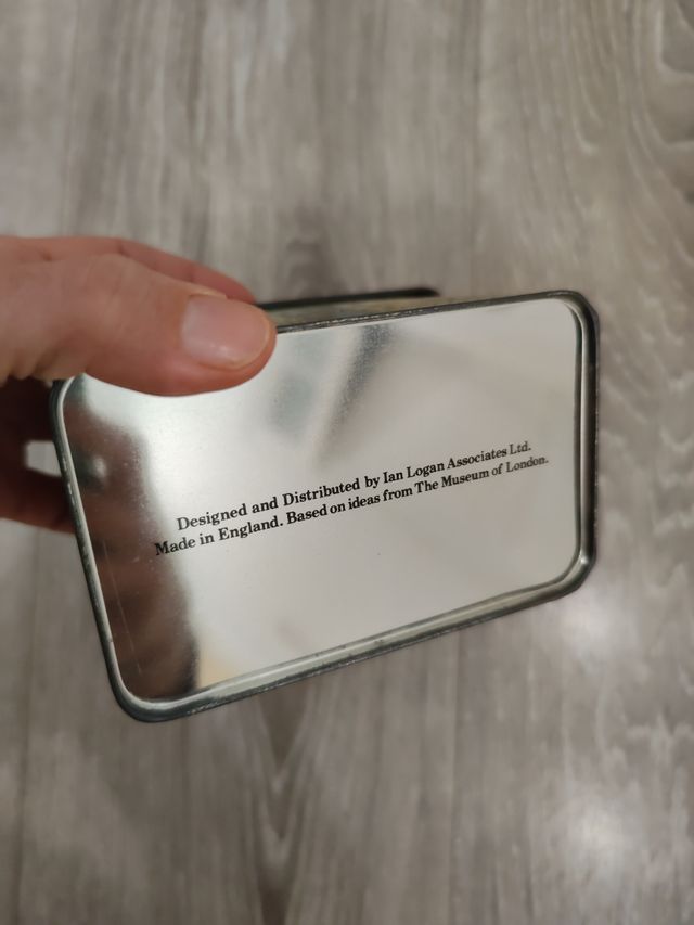 Caja de lata inglesa