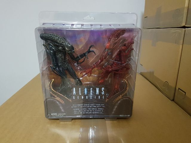 Alien NECA Genocide 2 pack Red & Black ALIENS