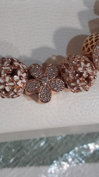 Pulsera Pandora oro rosse  con charms.Oferta