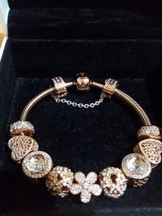Pulsera Pandora oro rosse  con charms.Oferta