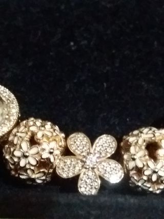 Pulsera Pandora oro rosse  con charms.Oferta