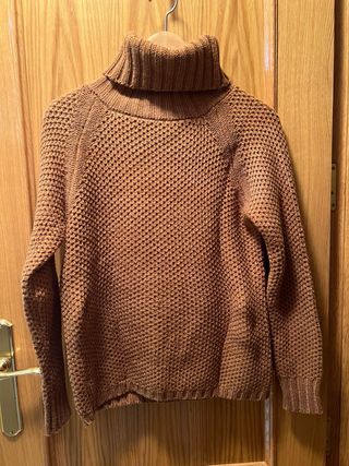 Jersey punto cuello alto,marrón camel 