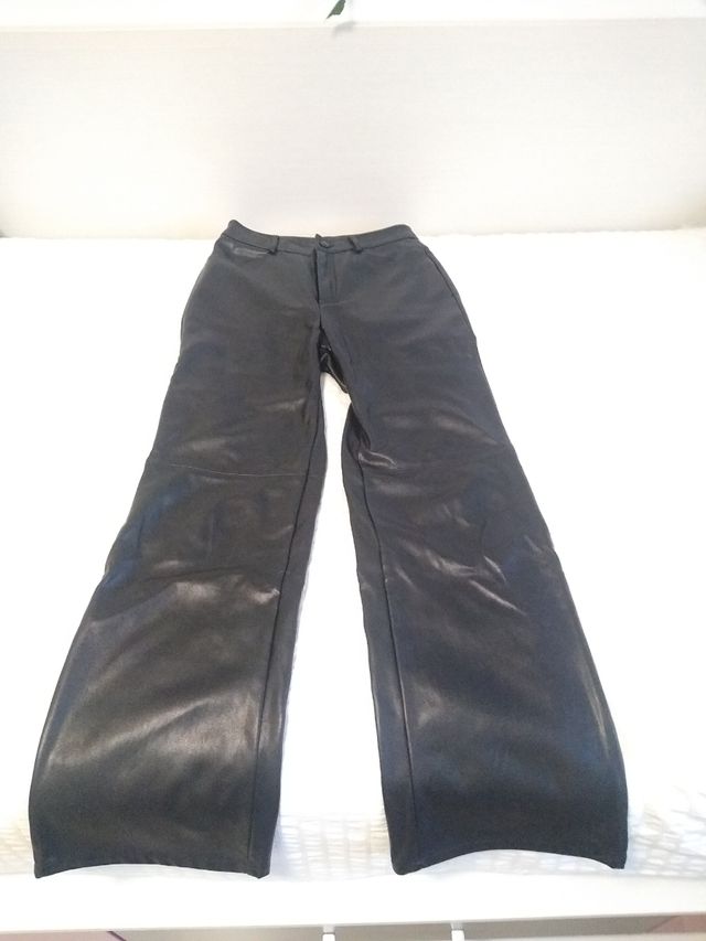 Pantalón ancho efecto piel