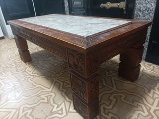 Mesa Antigua Madera tallada a mano.