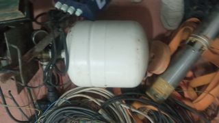 Bomba sumergible con sondas y calderin