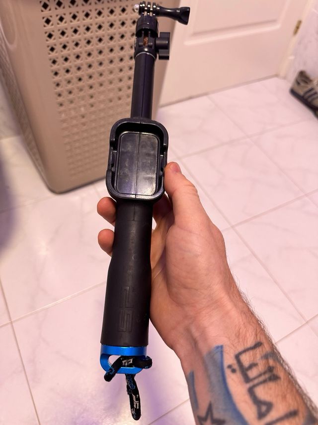 Palo selfi y arnes Gopro