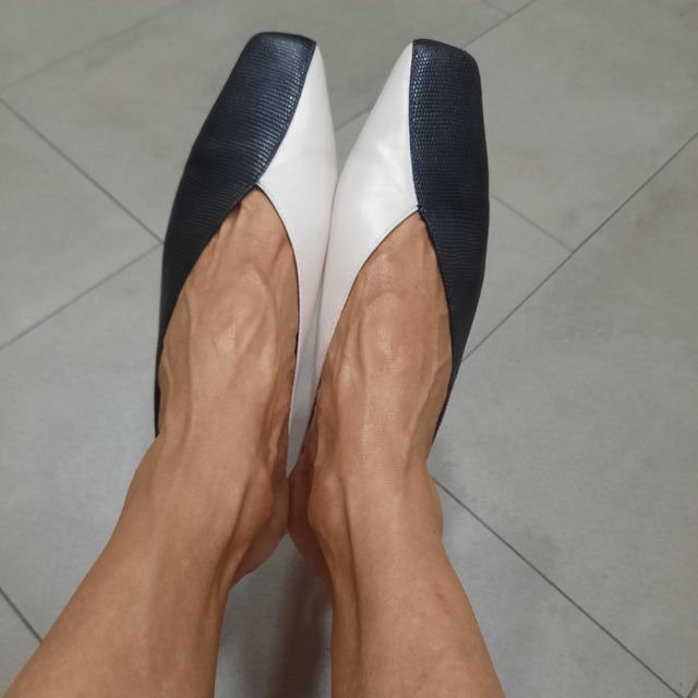 Mulé blanco y negro Uterque poco uso no envío.