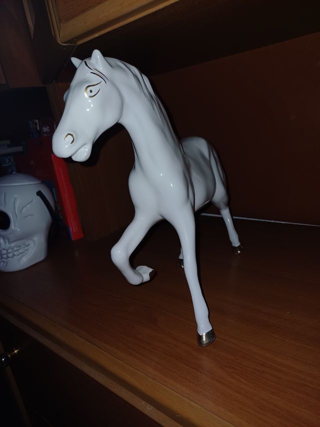 Caballo blanco decorativo