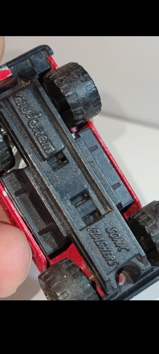 *TODOTERRENO 4X4 SONIC FLASHERS MAJORETTE 1/64