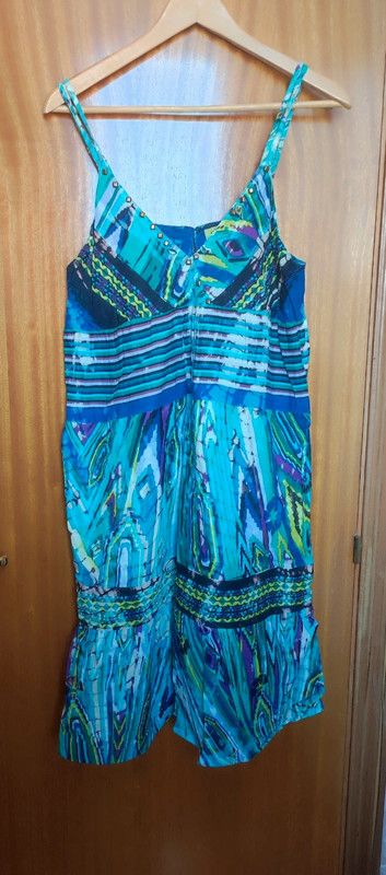 Vestido de tirantes en azules y lilas talla L