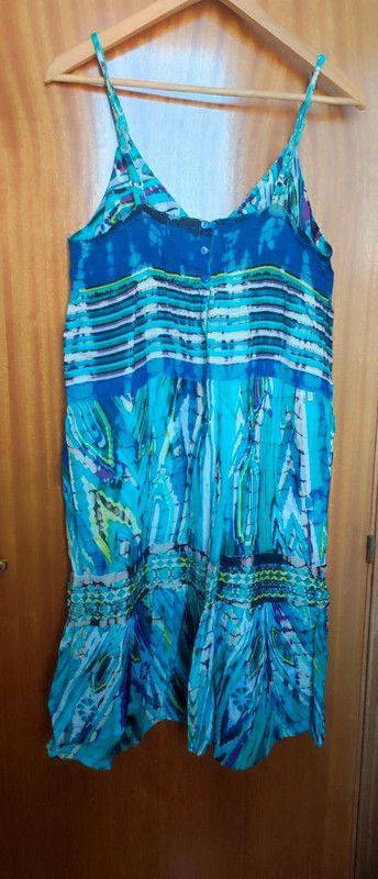 Vestido de tirantes en azules y lilas talla L