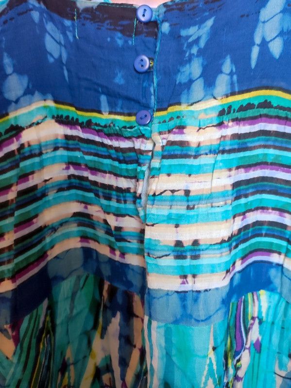 Vestido de tirantes en azules y lilas talla L